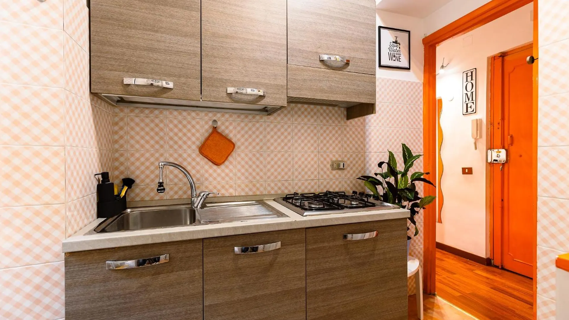 Orange Nest Lejlighed Rom 0*,